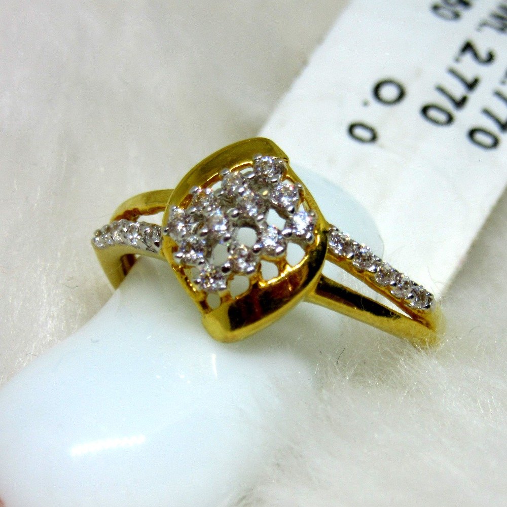 Gold attractive modern diamond ring