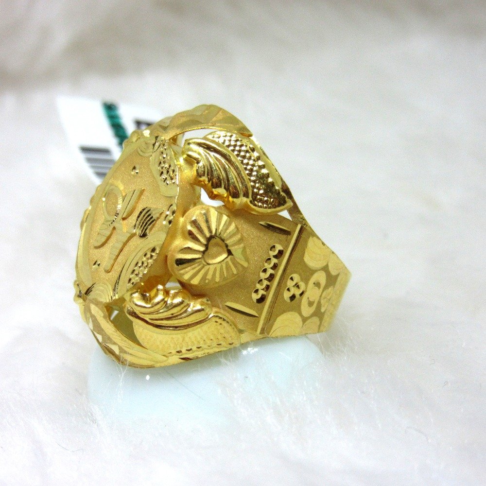 Gold classic gents ring