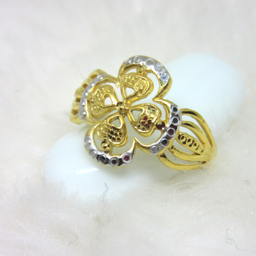 Gold heavy weight flower ring by 