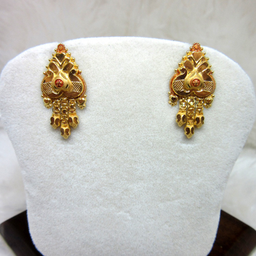 Gold LightWeight Earring by 