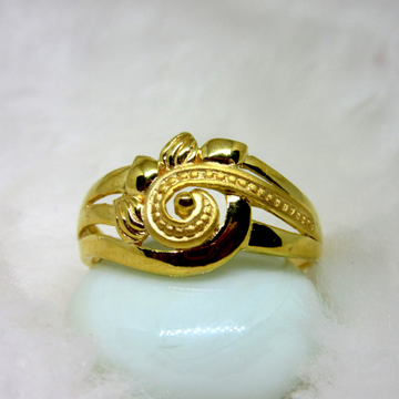 Classic gold ring by 