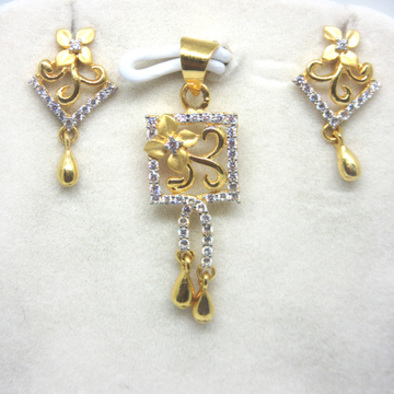 916 Gold Hallmarked pendant set by 
