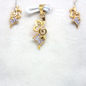 916 gold pendant set by 