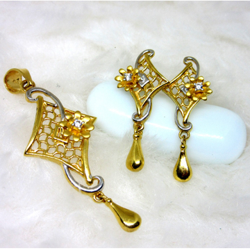 Gold hm916 pendant set by 