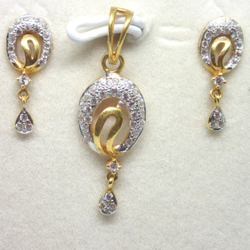 916 gold fancy pendant set by 