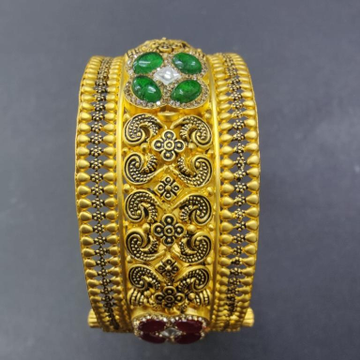 GOLD DESIGNER CLASSIC JADTAR BANGLE by 