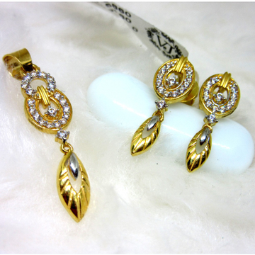 Gold hm916 pendant set by 