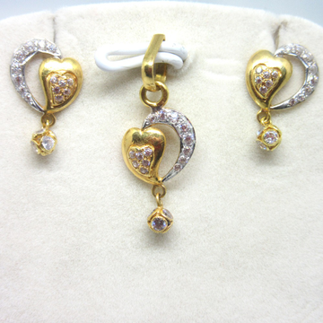 916 Gold pendant set by 