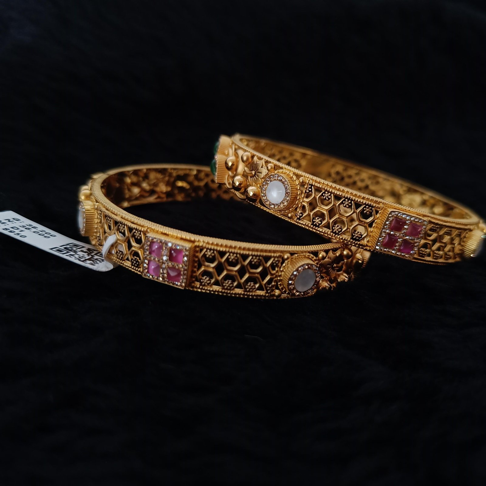 22K Gold Designer Jadtar Bangles