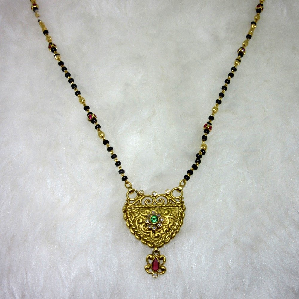 Gold single line semi jadtar mangalsutra