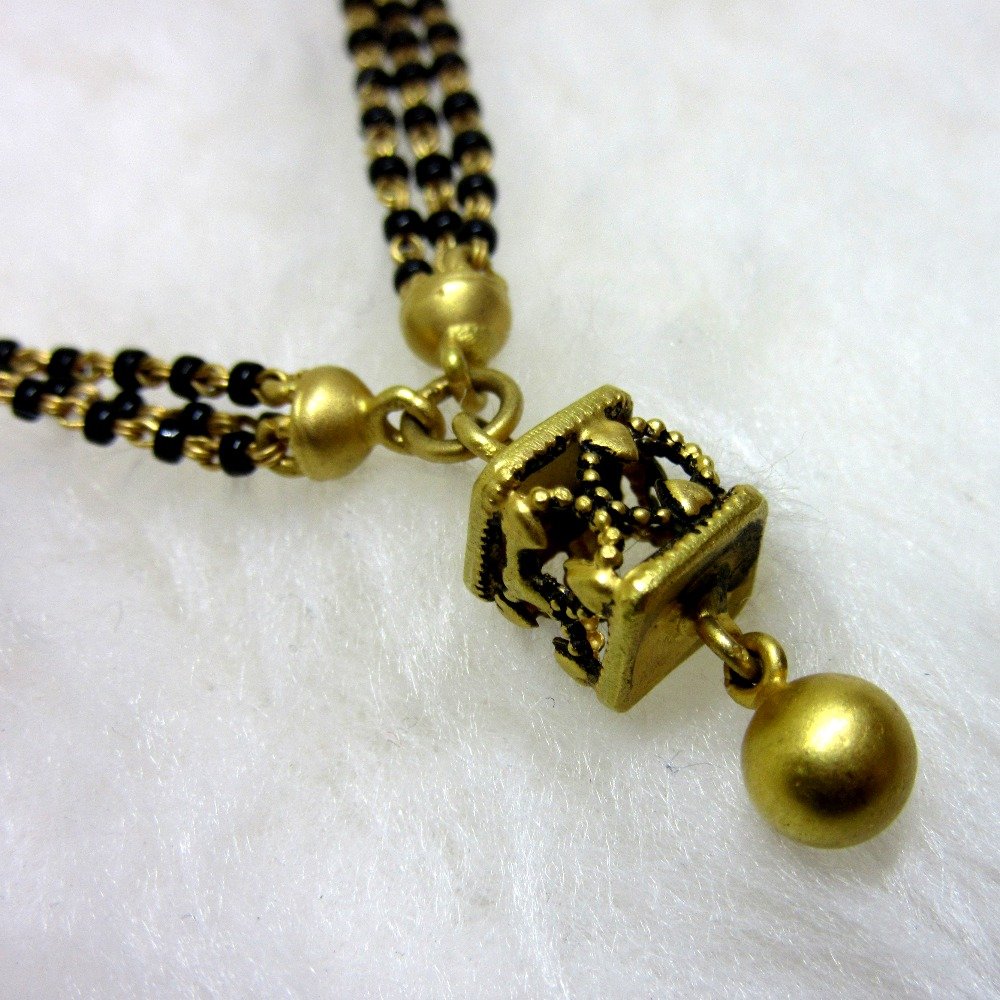 Gold classic oxidize mangalsutra dokiya