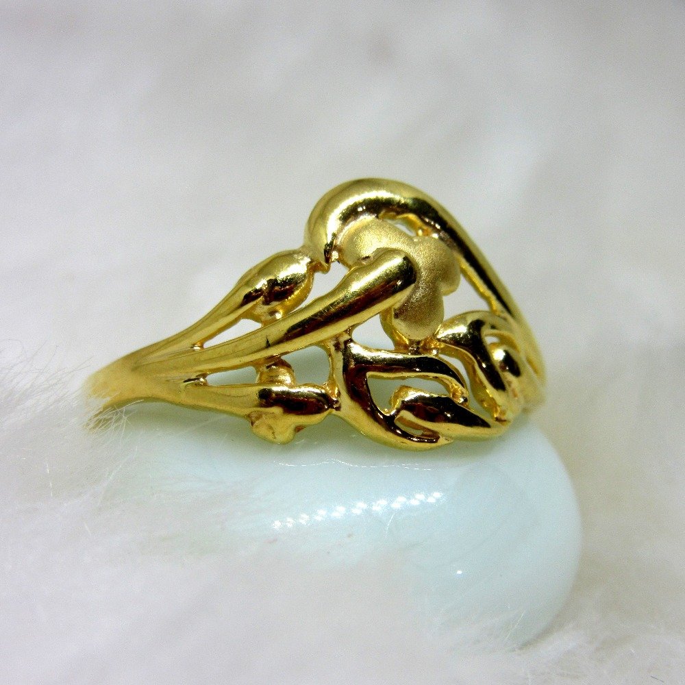 Gold leaf designer ring