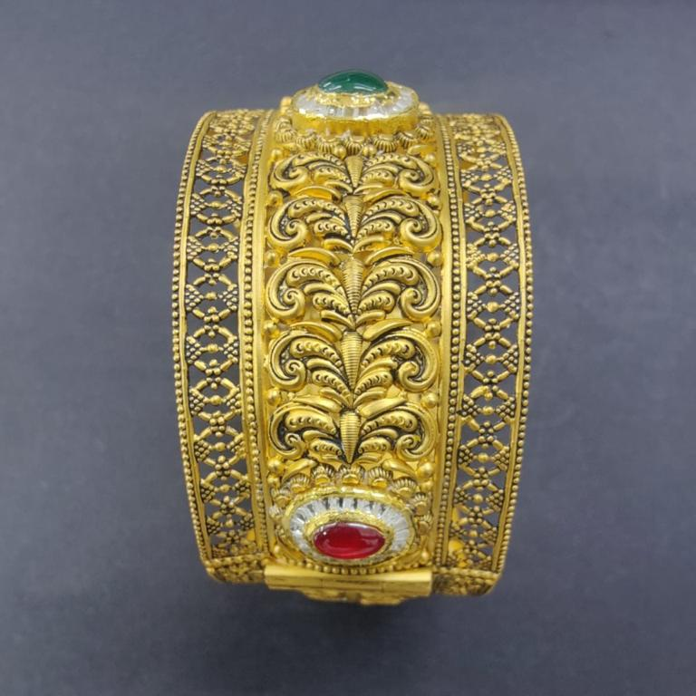 GOLD DESIGNER MODERN ANTIQUE BANGLE SET