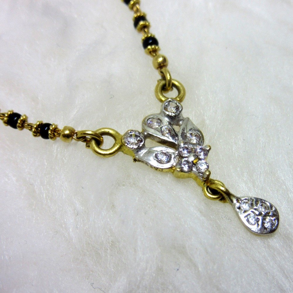 Gold dailywear casual mangalsutra dokiya