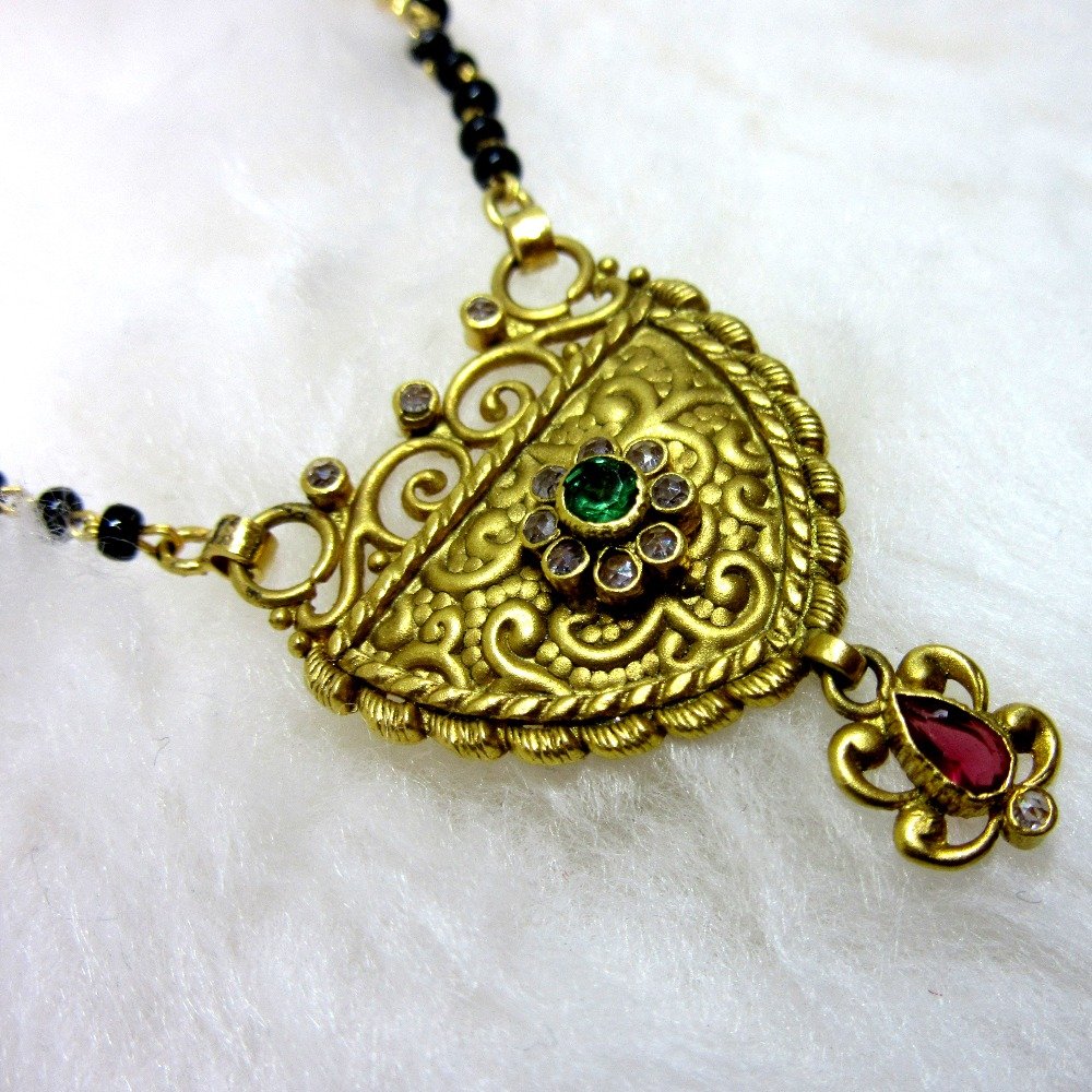 Gold single line semi jadtar mangalsutra