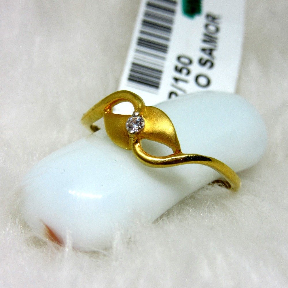 Gold swirl leaf ring