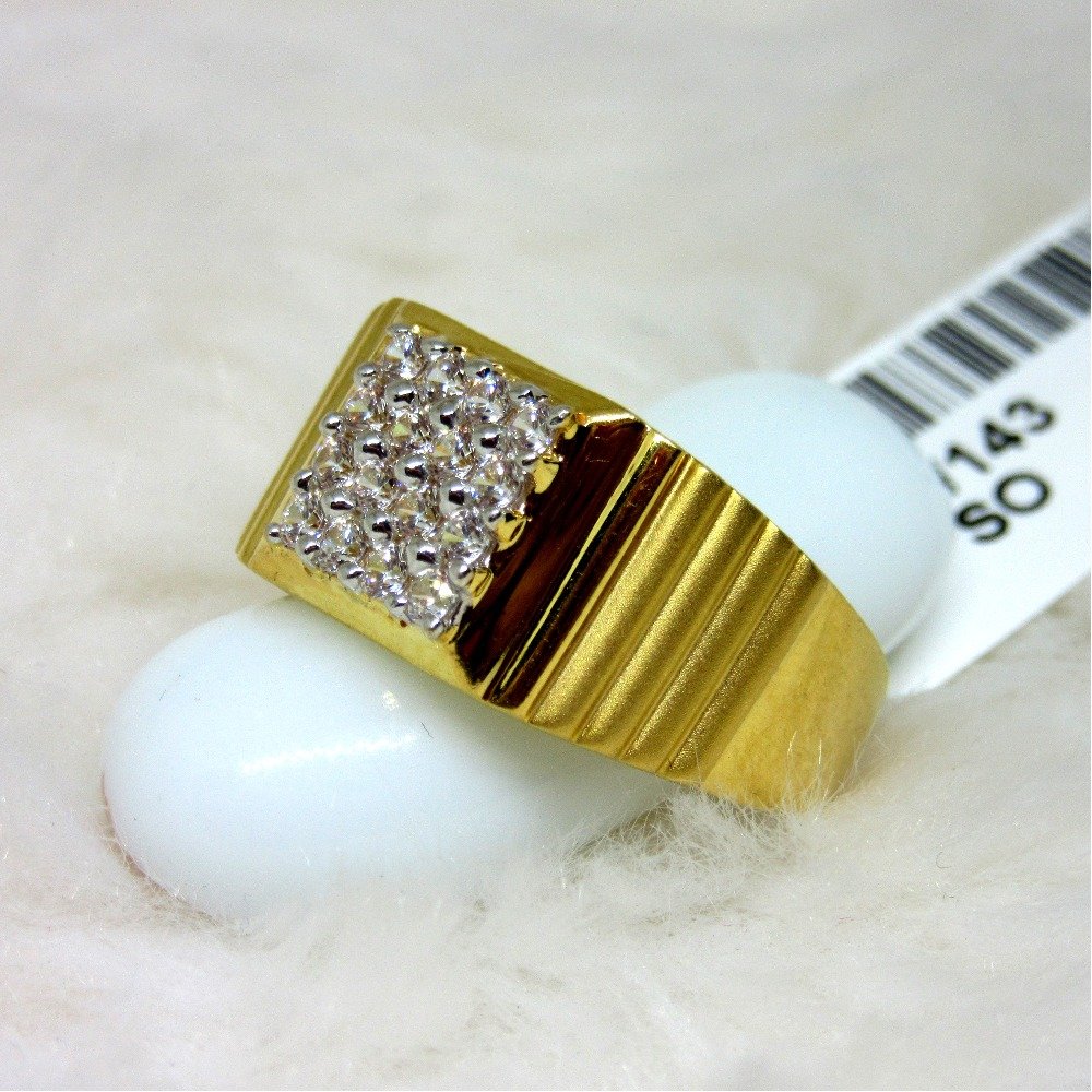 Gold verticle line square diamond  ring