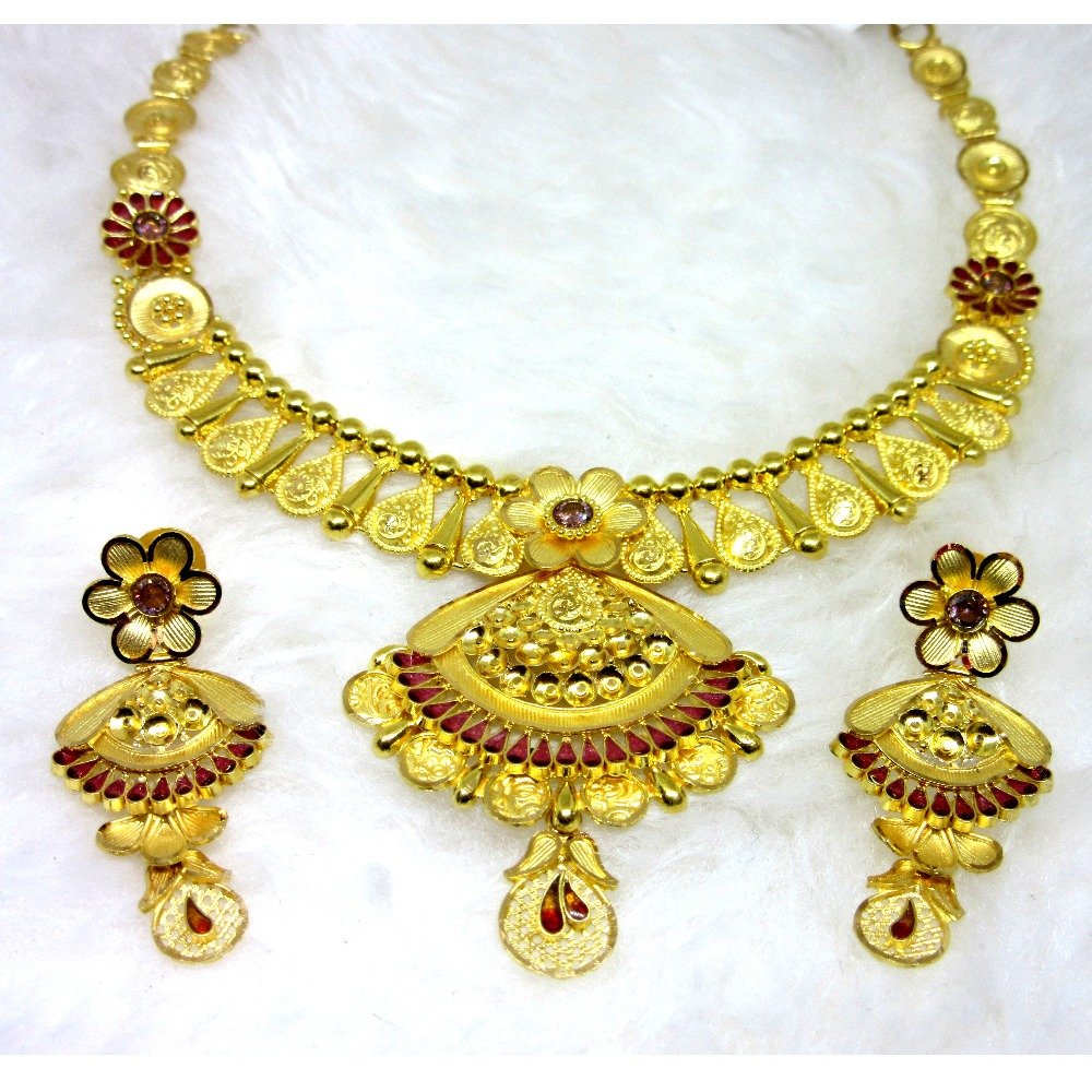 attractive gold necklace set