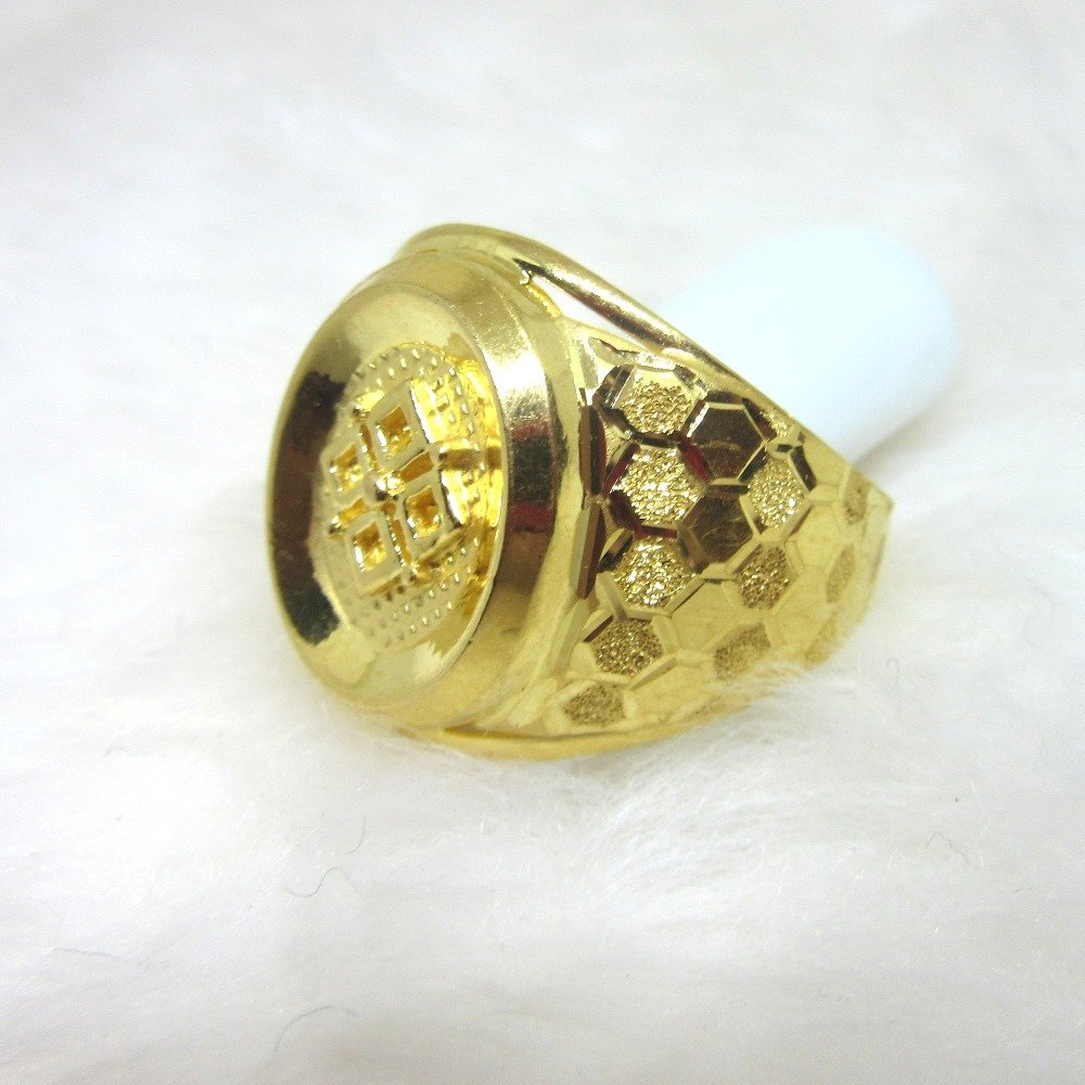 Gold Fancy round ring