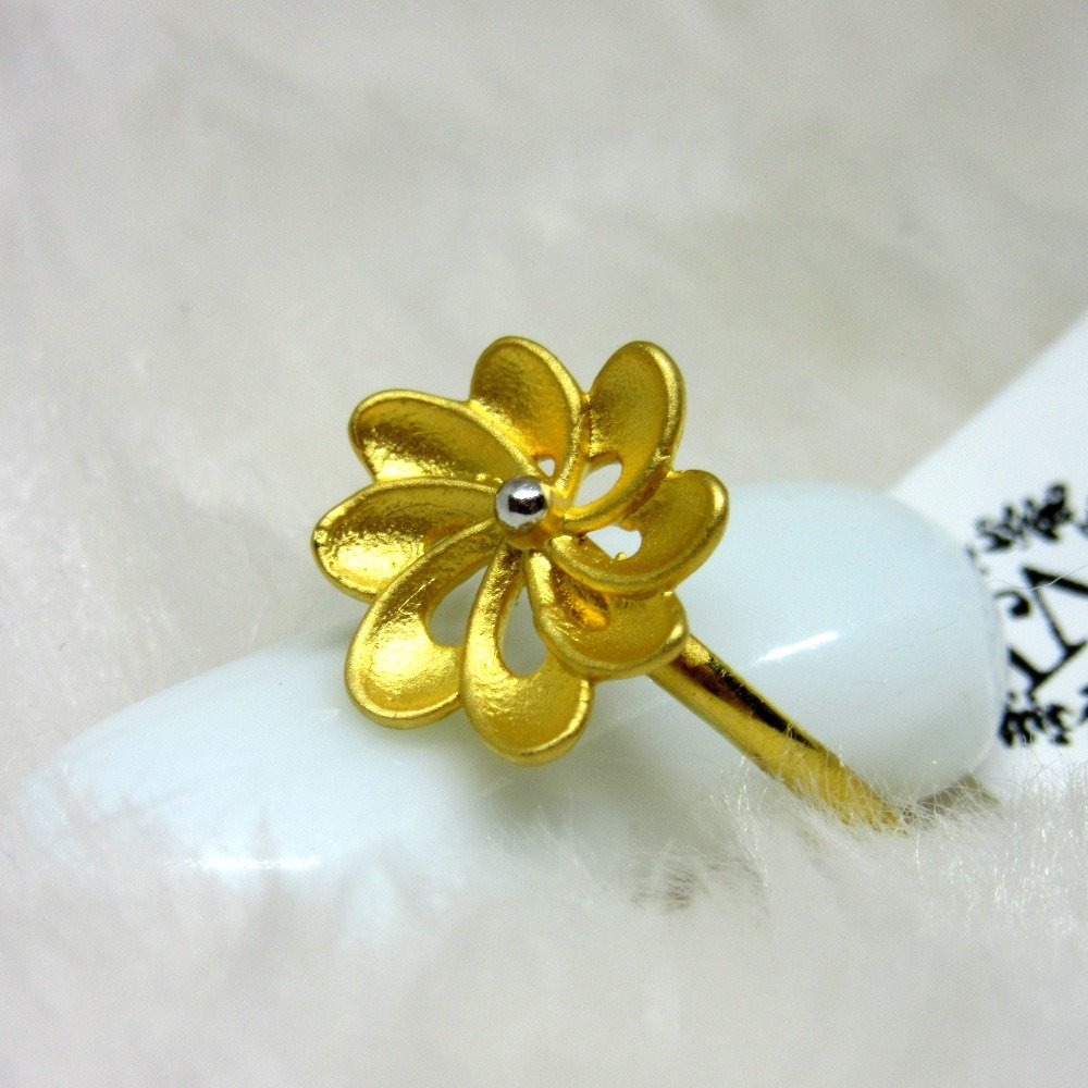 Gold daisy flower ring