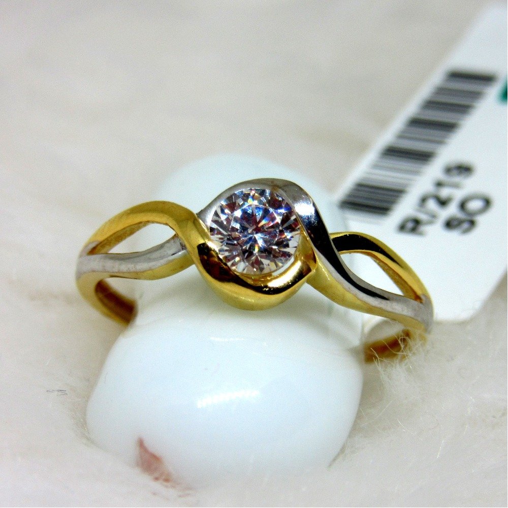 Gold round single stone rodium ring