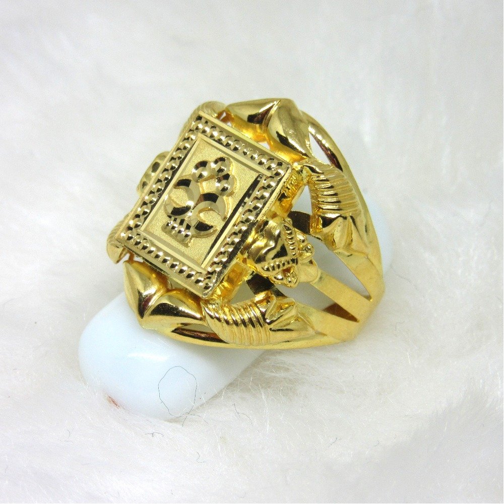 Gold flower ring